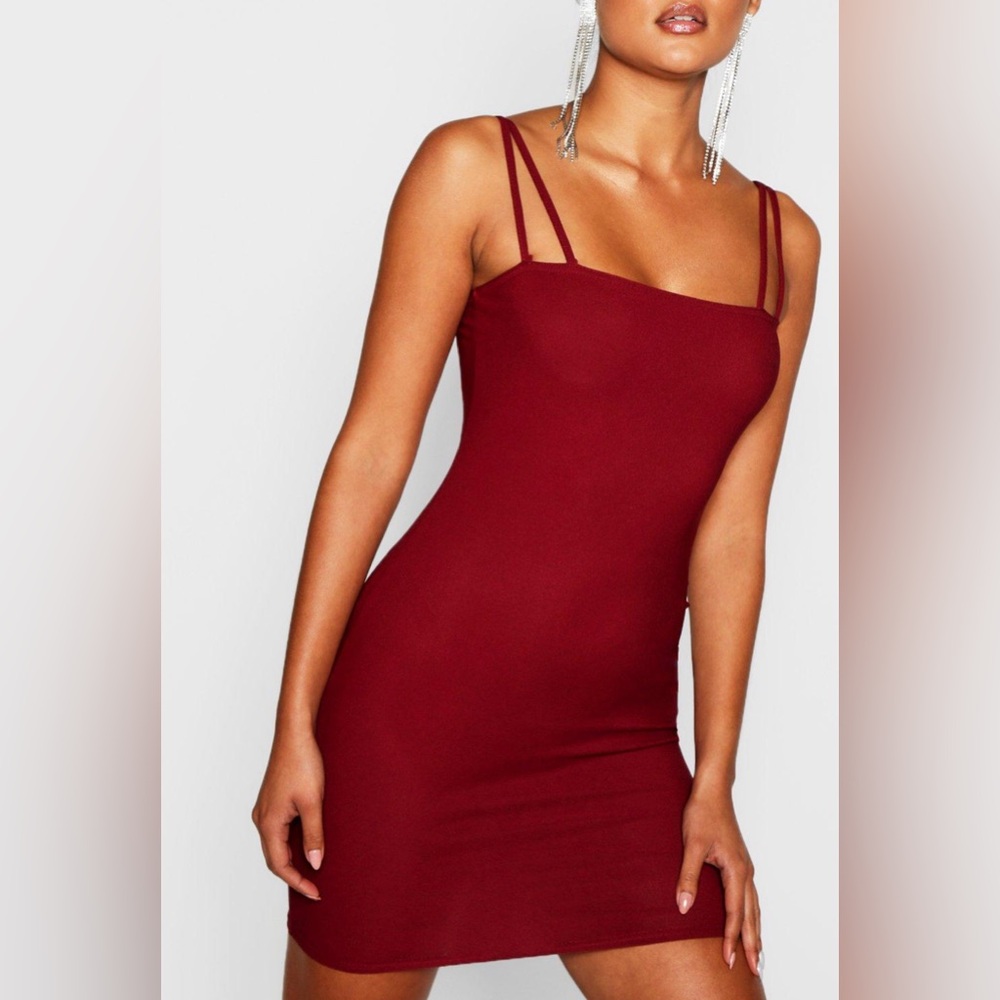 BOOHOO
SQUARE NECK CROSS STRAPPY BODYCON DRESS Size10